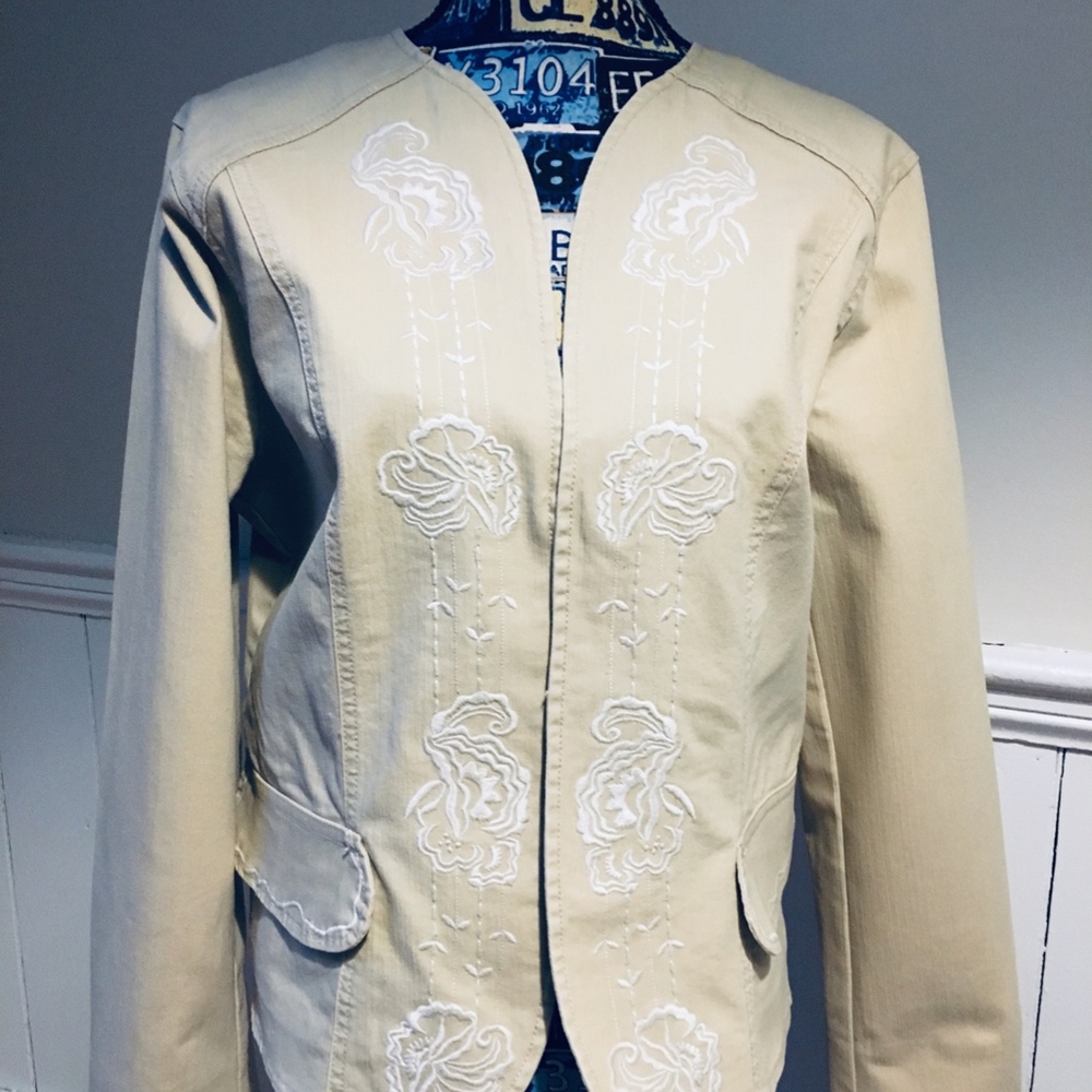 Women's Beautiful Beige Embroidered KiKit Women's